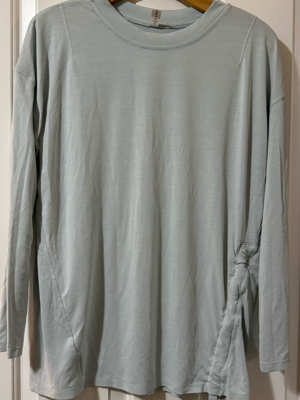 Lululemon Light Blue Long-Sleeve Crewneck Shirt - Unbranded med